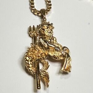 Monet Mens Vintage Gold Tone King Neptune Merman Trident Pendant Box Chain 18in